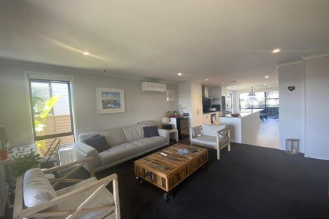 Photo of property in 15 Seafarer Crescent, Stanmore Bay, Whangaparaoa, 0932