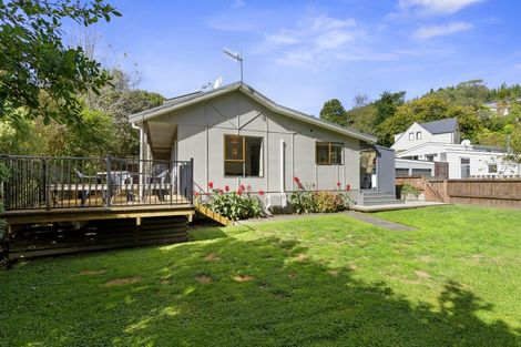 Photo of property in 2/5 Taunton Way, Pinehaven, Upper Hutt, 5019