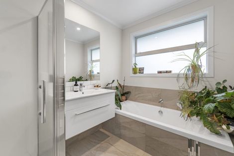 Photo of property in 8a No 2 Road, Te Puke, 3119