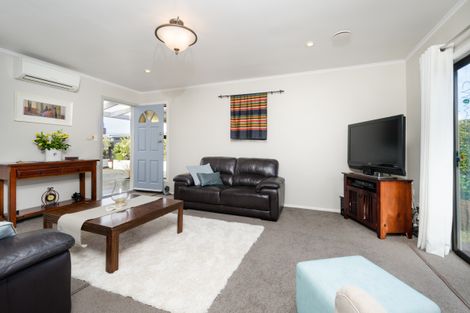 Photo of property in 4 Stafson Lane, Te Atatu Peninsula, Auckland, 0610