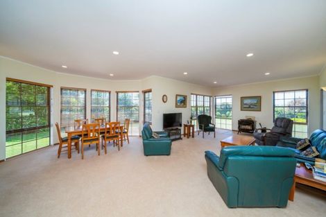 Photo of property in 335 Waihi Road, Hawera, 4673