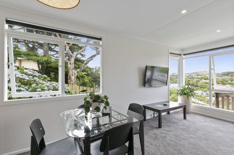 Photo of property in 127 Ruskin Road, Newlands, Wellington, 6037