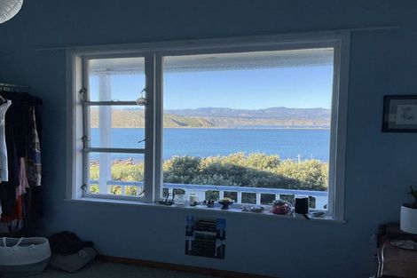 Photo of property in 8 Hungerford Road, Lyall Bay, Wellington, 6022