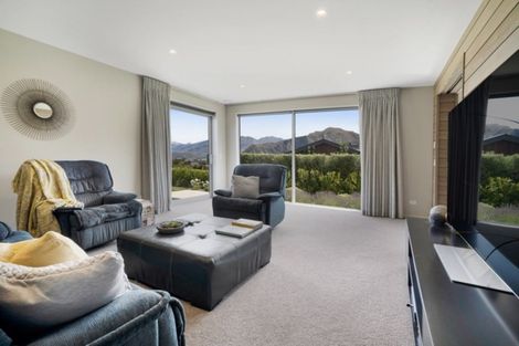 Photo of property in 12 Edgewood Place, Wanaka, 9305
