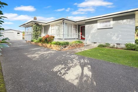 Photo of property in 44 Queenwood Road, Levin, 5510