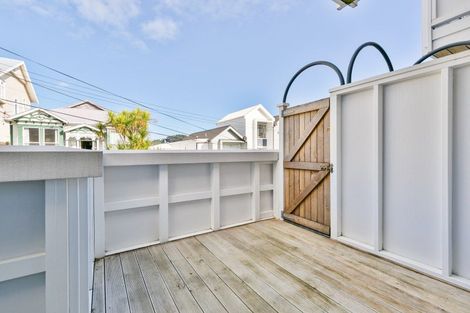 Photo of property in Pirie Street Townhouses, 4/35 Pirie Street, Mount Victoria, Wellington, 6011