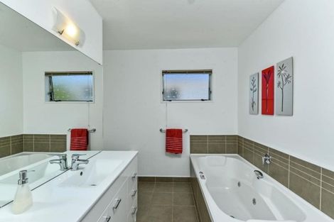 Photo of property in 1/305 East Coast Road, Mairangi Bay, Auckland, 0630