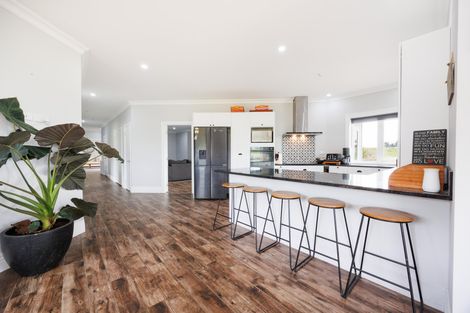 Photo of property in 52 Highland View Drive, Tokomaru, Palmerston North, 4474