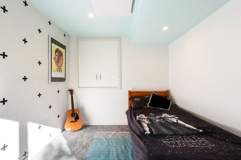 Photo of property in 32 Rona Street, Eastbourne, Lower Hutt, 5013