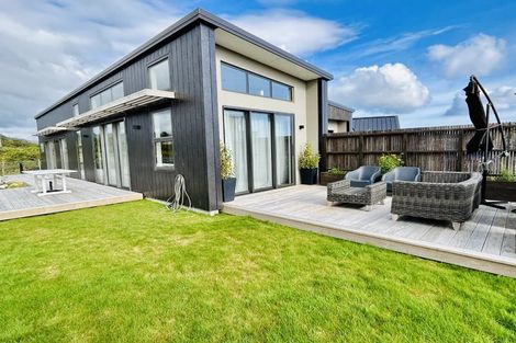 Photo of property in 8 Mirek Street, Waikanae, 5036