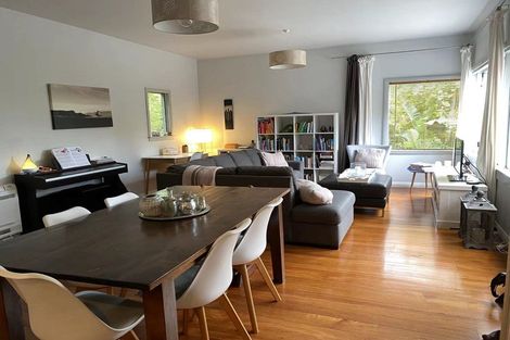 Photo of property in 34 Sandown Road, Rothesay Bay, Auckland, 0630