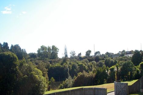 Photo of property in 1/13a Kitewao Street, Northcote, Auckland, 0627