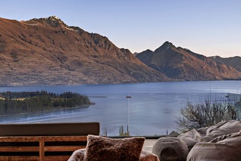Photo of property in 52 Suburb Street, Queenstown, 9300