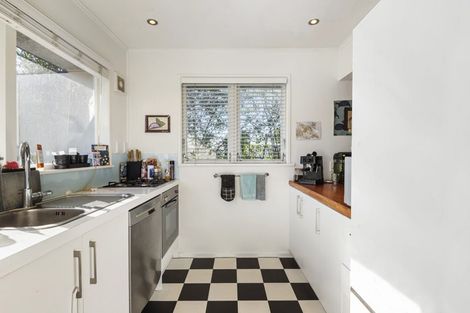 Photo of property in 10 Aplin Place, Birkdale, Auckland, 0626