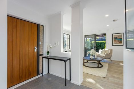 Photo of property in 33 Admirals Court Drive, Greenhithe, Auckland, 0632