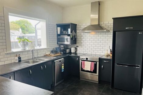 Photo of property in 8 Lyon Street, Marton, 4710