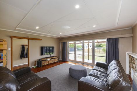 Photo of property in 24 Paisley Street, Mellons Bay, Auckland, 2014