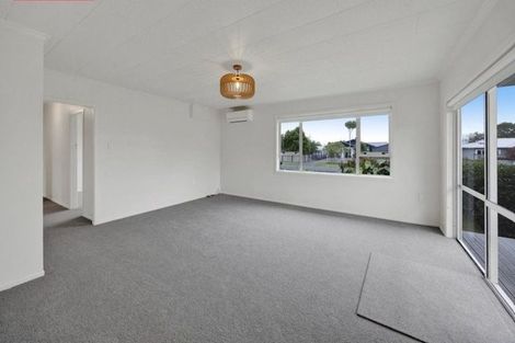 Photo of property in 5 Nikau Street, Inglewood, 4330