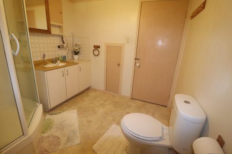 Photo of property in 10 Celeste Place, Totara Vale, Auckland, 0627