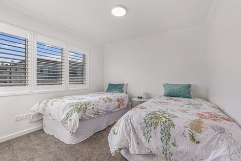 Photo of property in 18 Kensington Drive, Orewa, 0931