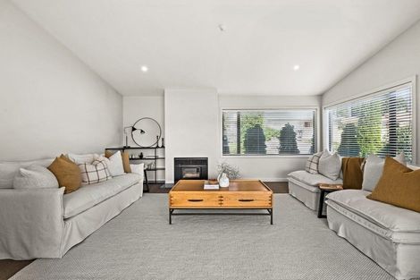 Photo of property in 9 Busby Hill, Havelock North, 4130