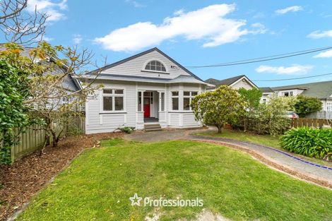 Photo of property in 79 Queens Drive, Lyall Bay, Wellington, 6022