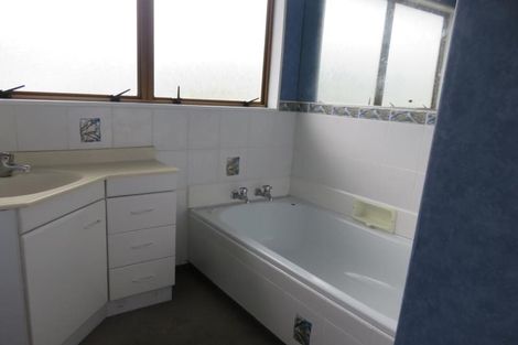 Photo of property in 102 Churton Drive, Churton Park, Wellington, 6037