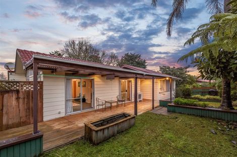 Photo of property in 5 Peterhouse Place, West Harbour, Auckland, 0618