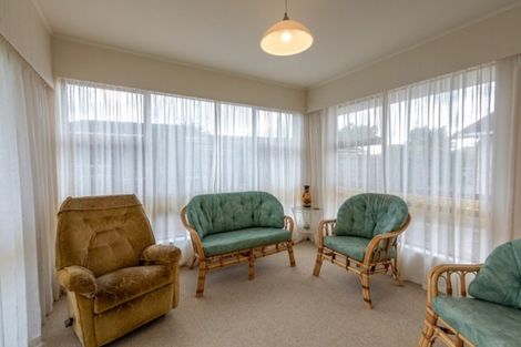 Photo of property in 5 Rewarewa Crescent, Waikanae, 5036