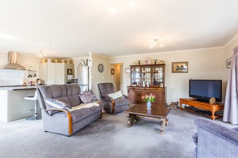 Photo of property in 2 Sam Meads Way, Greytown, 5712