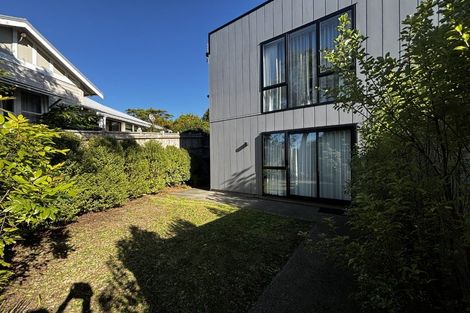 Photo of property in 30a Waiwaka Terrace, Strandon, New Plymouth, 4312