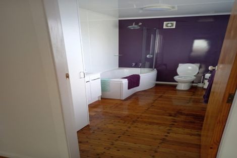 Photo of property in 15f1 Apu Crescent, Lyall Bay, Wellington, 6022