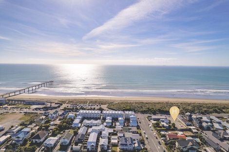 Photo of property in 243 Marine Parade, New Brighton, Christchurch, 8061