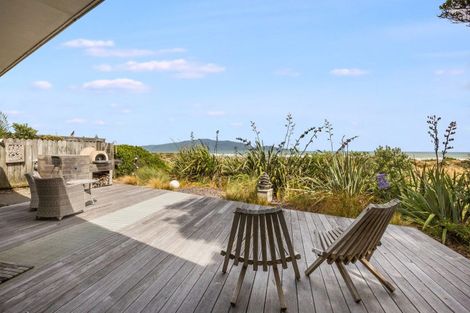 Photo of property in 31 Field Way, Waikanae Beach, Waikanae, 5036