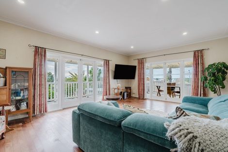 Photo of property in 114 Tuhikaramea Road, Dinsdale, Hamilton, 3204