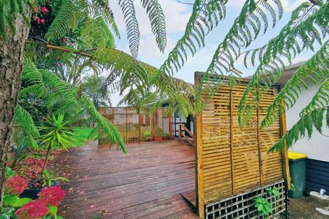 Photo of property in 2/109 Oreil Avenue, West Harbour, Auckland, 0618