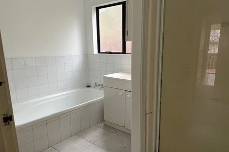 Photo of property in 32 Hassan Drive, Massey, Auckland, 0614