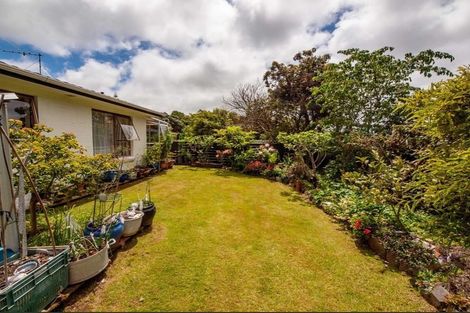 Photo of property in 100 Churton Drive, Churton Park, Wellington, 6037