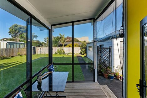 Photo of property in 5 Kaitake Place, Oakura, 4314