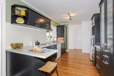 Photo of property in 21 Bush Road, Waiatarua, Auckland, 0604