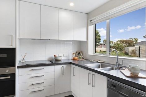 Photo of property in 2u6 Stone Street, Miramar, Wellington, 6022