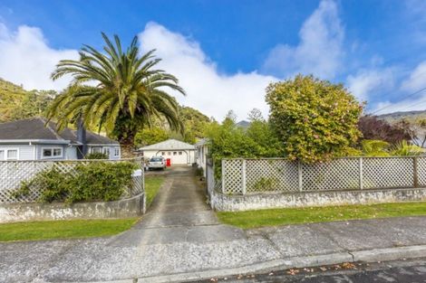 Photo of property in 6 Homedale Road, Wainuiomata, Lower Hutt, 5014
