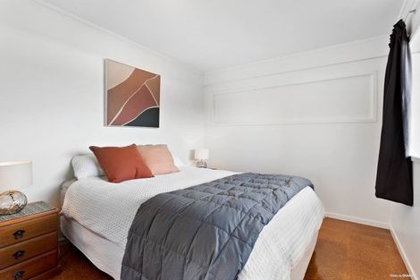 Photo of property in 14 Oaktree Avenue, Browns Bay, Auckland, 0630