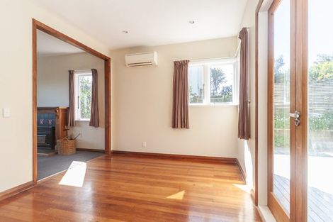 Photo of property in 35 Beacon Hill Road, Strathmore Park, Wellington, 6022