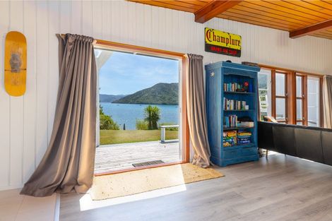 Photo of property in 15 Mccormicks Road, Whatamango Bay, Picton, 7281