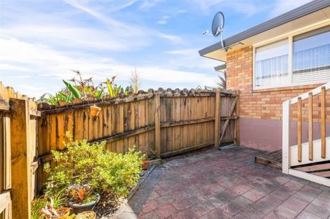 Photo of property in 28 View Ridge Drive, Ranui, Auckland, 0612
