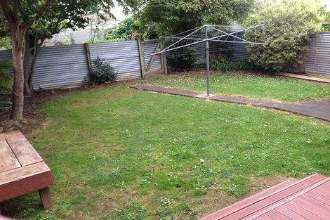 Photo of property in 28 Farnham Avenue, Highbury, Palmerston North, 4412