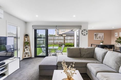 Photo of property in 11 Sauterne Road, Kumeu, 0810