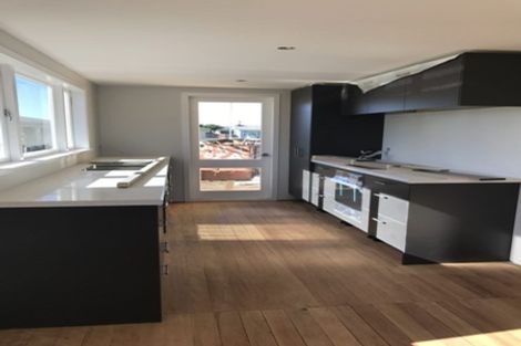 Photo of property in 18 Sandspit Road, Waiuku, 2123