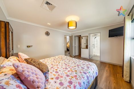 Photo of property in 8a Glen Iris Grove, Woburn, Lower Hutt, 5010